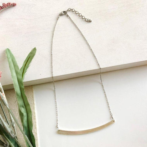 Curved Bar Necklace | Silver